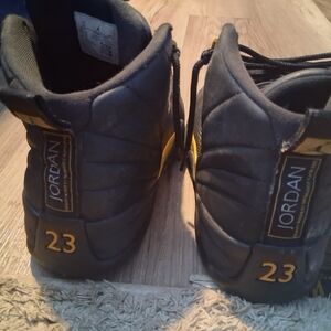 Jordan Men's Black and Gold Sneakers